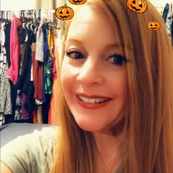 5lb Quality Clothing Mystery Box Bundle! - Picture 4 of 6